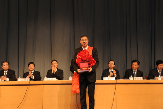 利来囯际在县经济工作会议上获多项荣誉.JPG